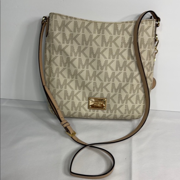 Michael Kors‎ Cream Crossbody Bag with Gold-Tone Accents - Picture 5 of 9